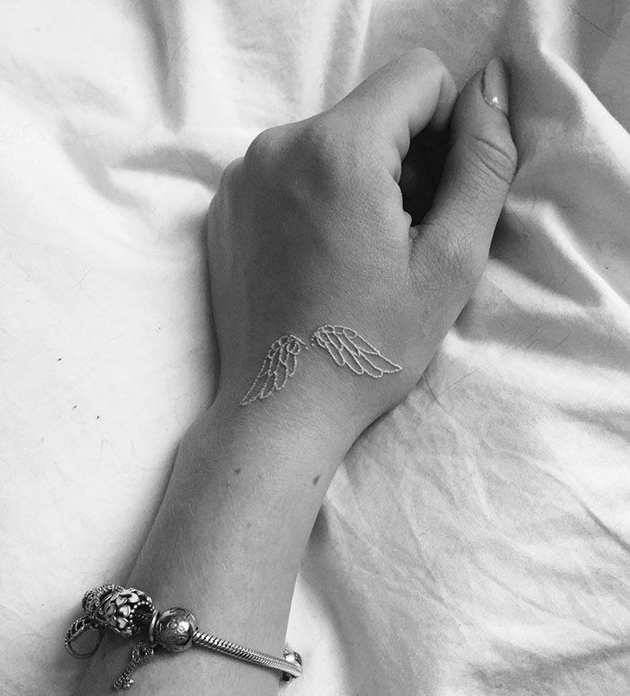 Tatuajes de tinta blanca