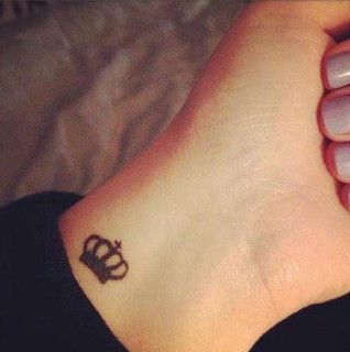 Tatuajes de tras de la oreja 61