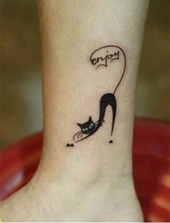 Tatuajes de tras de la oreja 31
