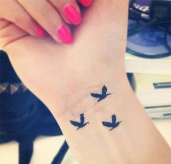Tatuajes de tras de la oreja 29