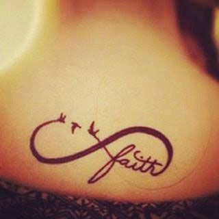 Tatuajes de tras de la oreja 20