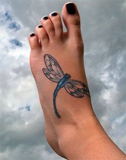 Tatuajes de tras de la oreja 16
