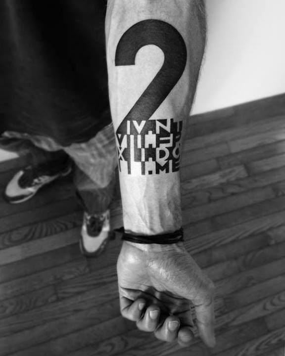 Tattoos of tres nombres en el brazo 46