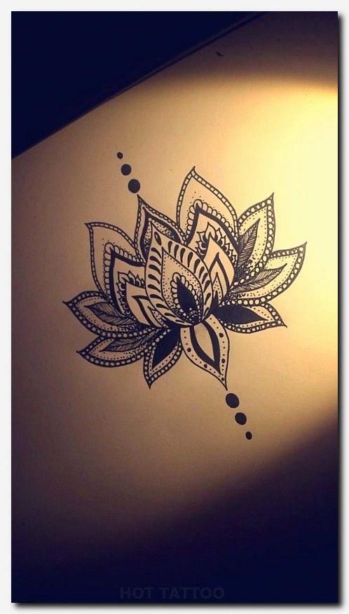 Tattoos of tres nombres en el brazo 35