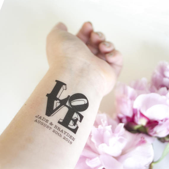 Tattoos of tres nombres en el brazo 38