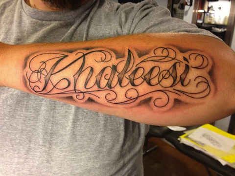 Tattoos of tres nombres en el brazo 10