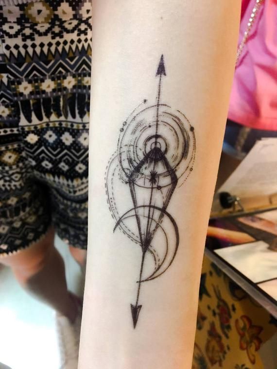 Tattoos of tres nombres en el brazo 26