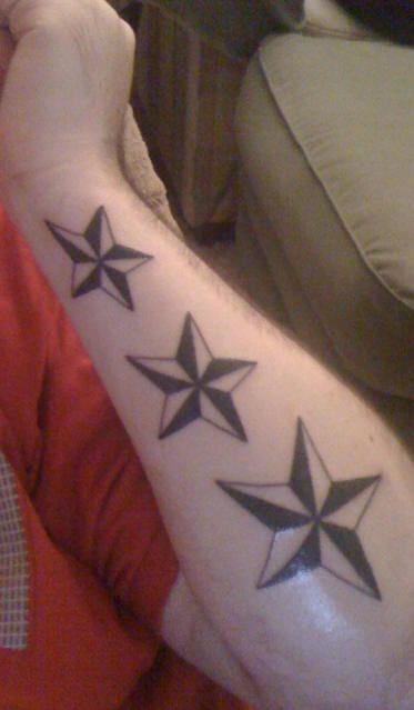 Tattoos of tres nombres en el brazo 2