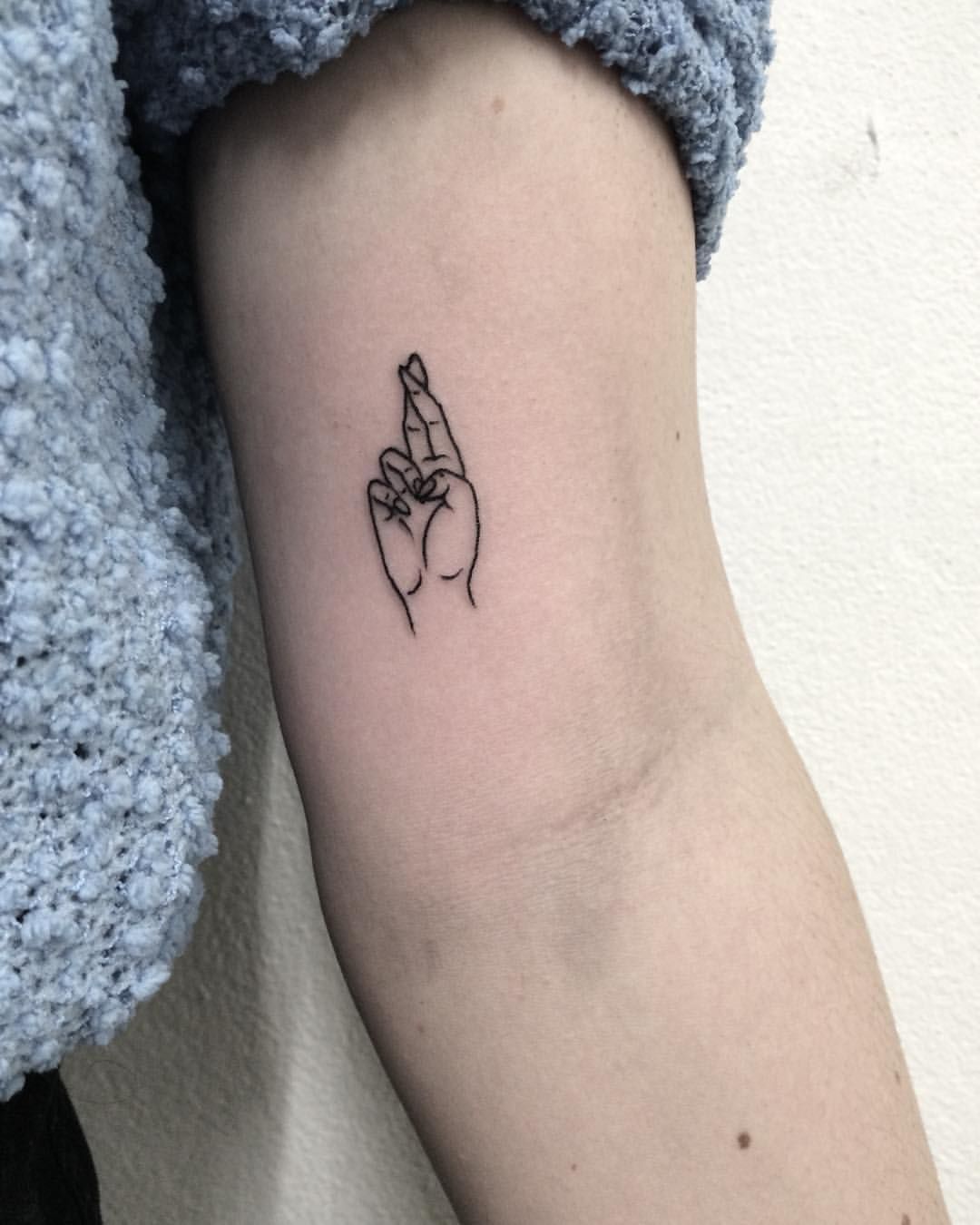 Tattoos von una cruz 50