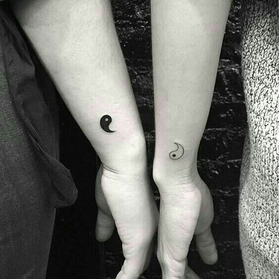 Tattoos von yin yang para amigas 35