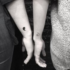 Tatuajes de yin yang para hermanos 23