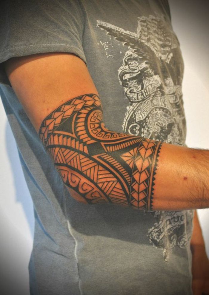 Tatuajes en Codo para Hombre 55