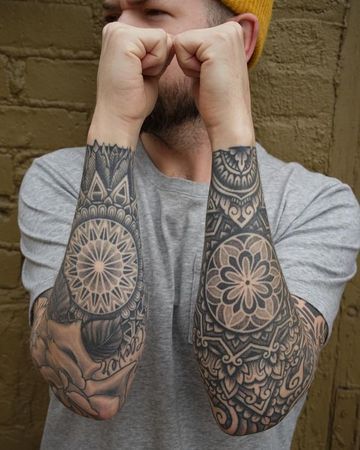 Tatuajes en Codo para Hombre 52