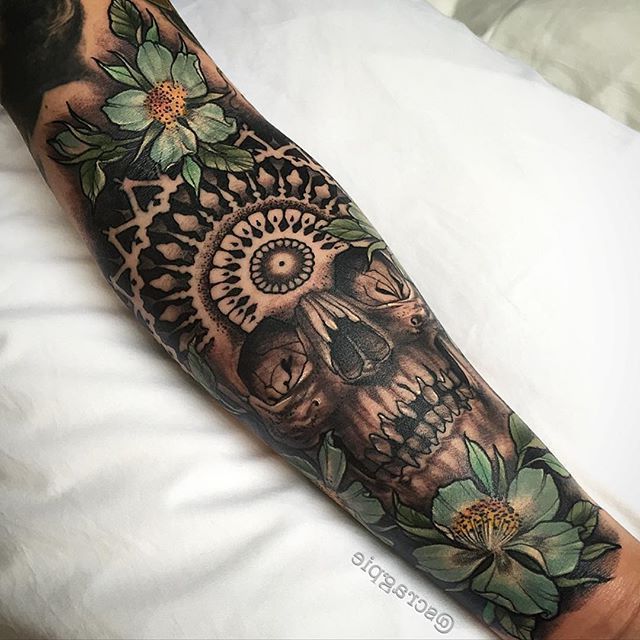 Tatuajes en Codo para Hombre 47