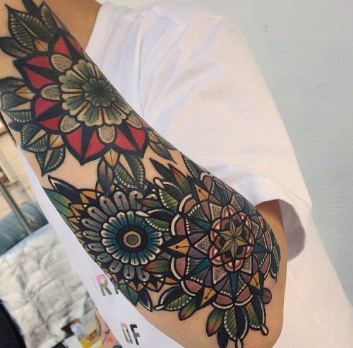 Tatuajes en Codo para Hombre 41