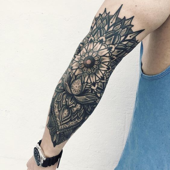Tatuajes en Codo para Hombre 15
