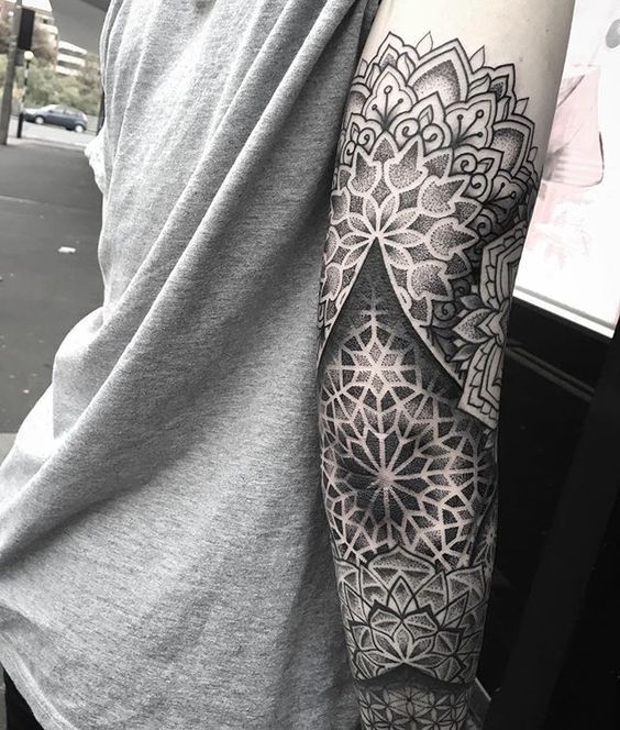 Tatuajes en Codo para Hombre 10