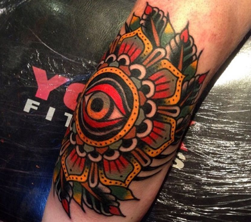 Tatuajes en Codo para Hombre 9