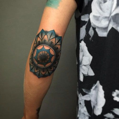 Tatuajes en Codo para Hombre 2