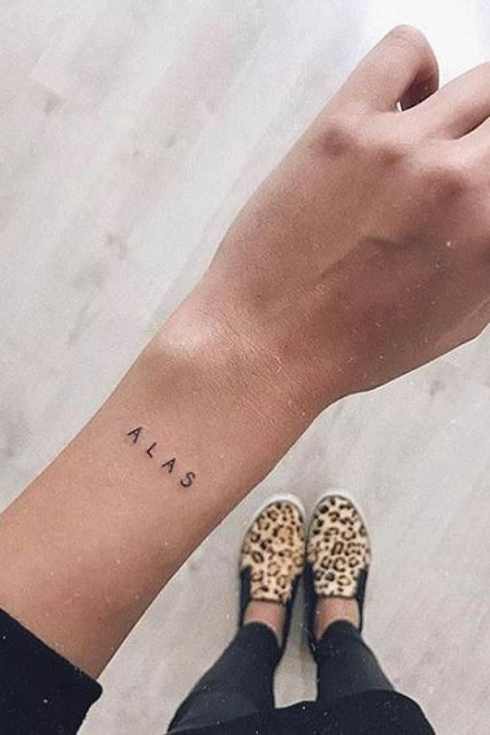 Tatuajes en Oreja para Hombre