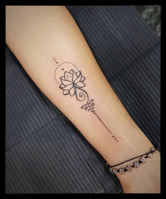 Tatuajes en Oreja para Hombre 12