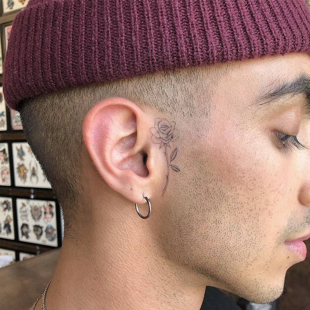 Tatuajes en Oreja para Hombre 11