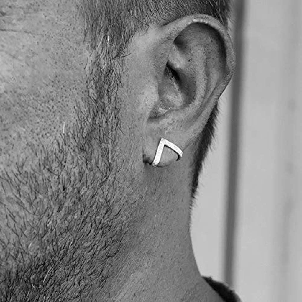 Tatuajes en Oreja para Hombre 9