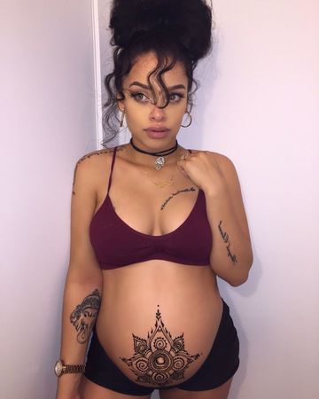Tatuajes en Barriga para Mujer 20