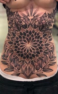 Tatuajes en Barriga para Mujer 17