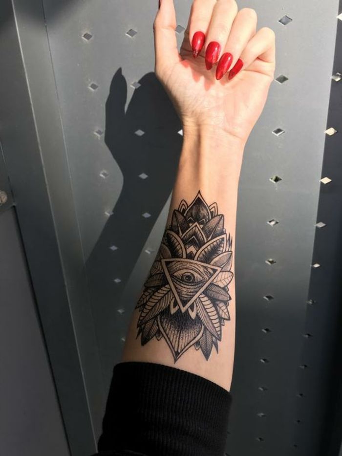 Tatuajes en Cadera para Mujer 64