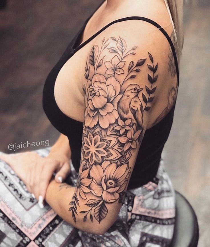 Tatuajes en Cadera para Mujer 45