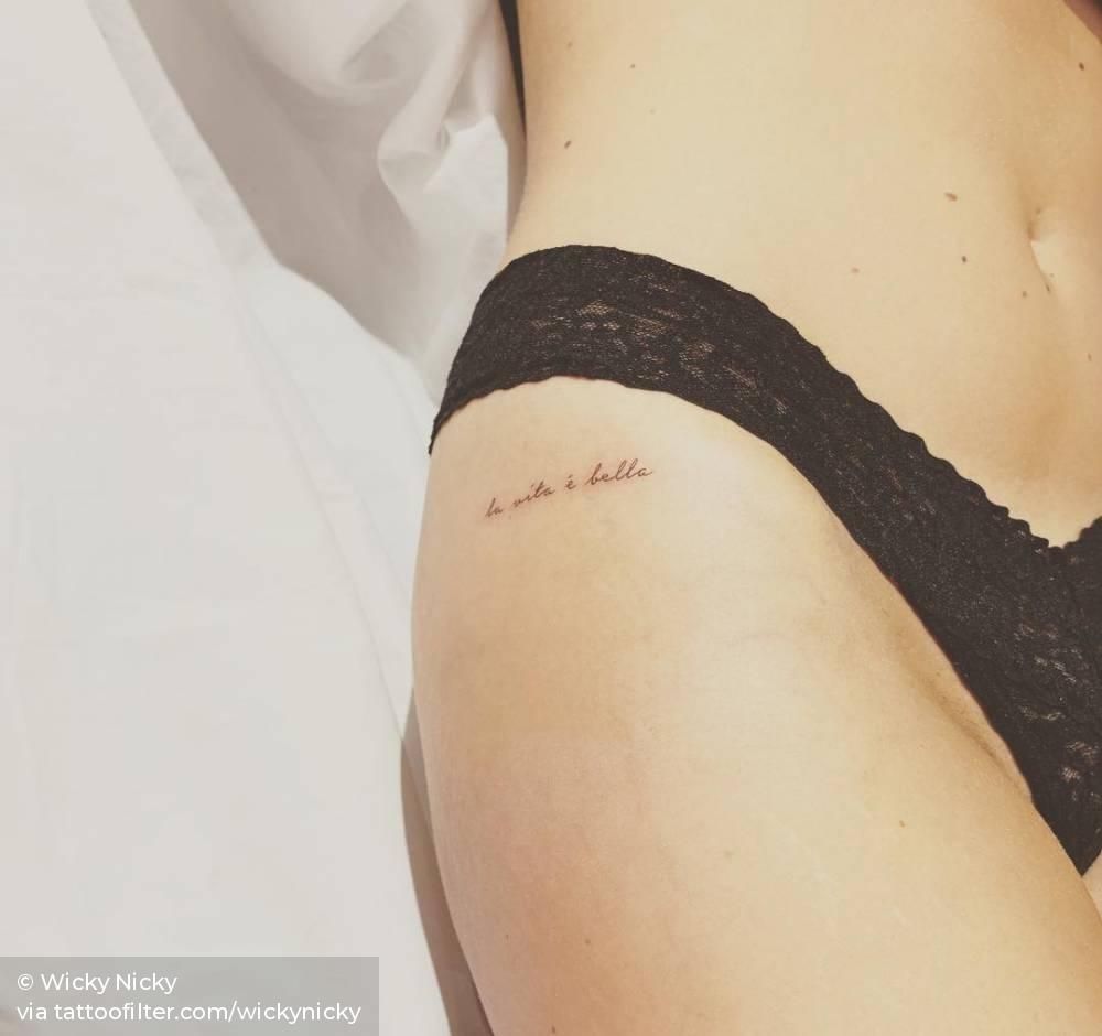 Tatuajes en Cadera para Mujer 31