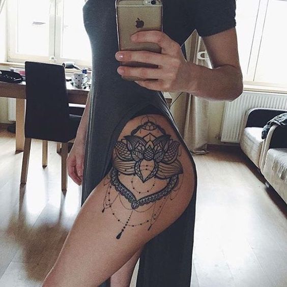 Tatuajes en Cadera para Mujer 26