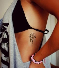 Tatuajes en Cadera para Mujer 19