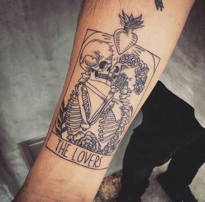 Tatuajes en Cadera para Mujer 12
