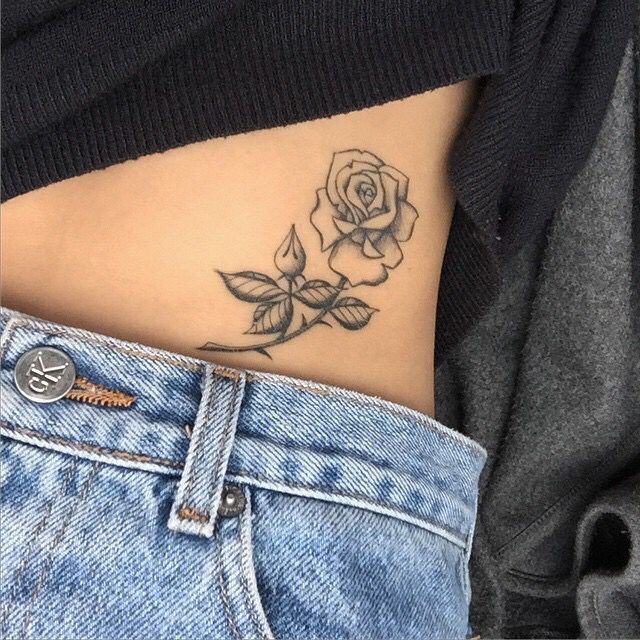 Tatuajes en Cadera para Mujer 8