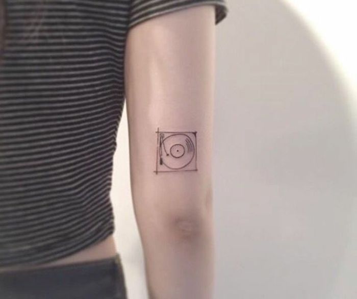 Tatuajes en Cadera para Mujer 7