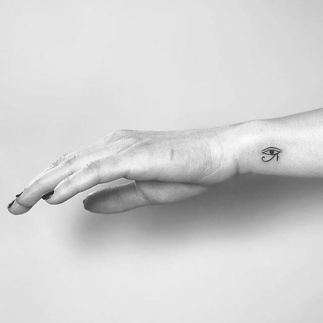 Tatuajes en Cadera para Mujer 4