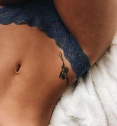 Tatuajes en Cadera para Mujer 3