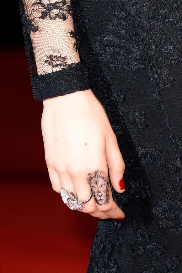 Tatuajes en Cara para Mujer 6