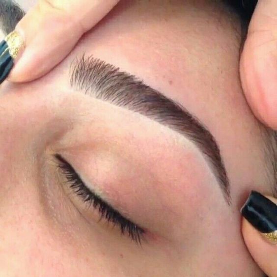 Tatuajes en Cejas para Mujer