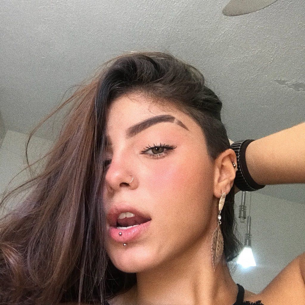 Tatuajes en Cejas para Mujer 29