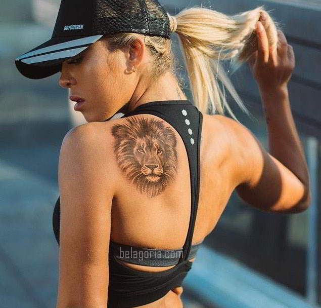 Tatuajes en Clavícula para Mujer 7