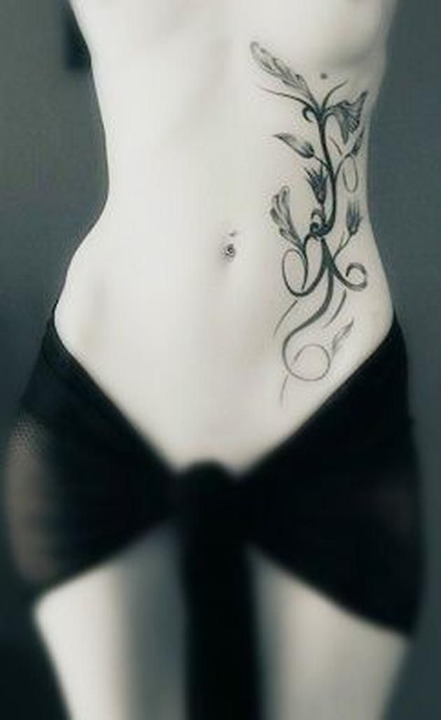 Tatuajes en Costado para Mujer 11