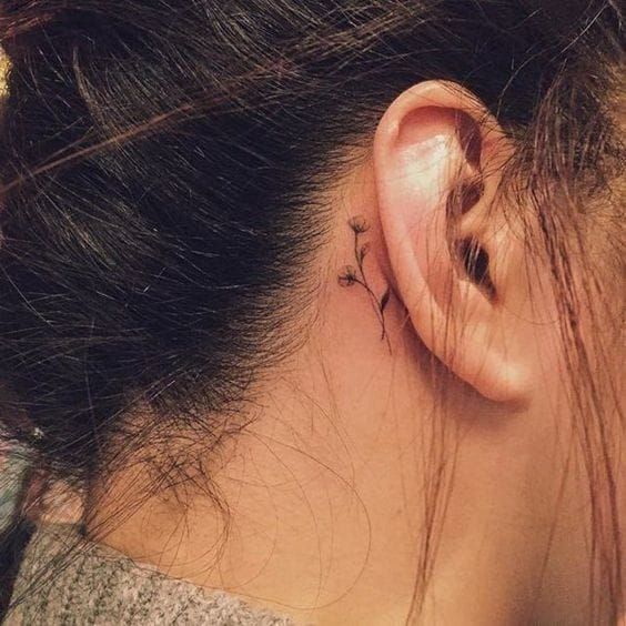 Tatuajes en Cuello para Mujer 23