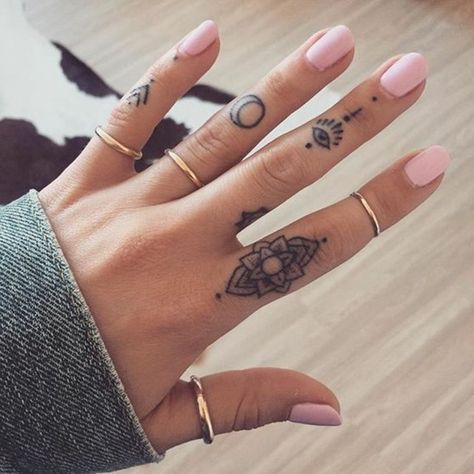 Tatuajes en Dedos para Mujer 35