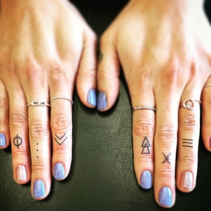 Tatuajes en Dedos para Mujer 26