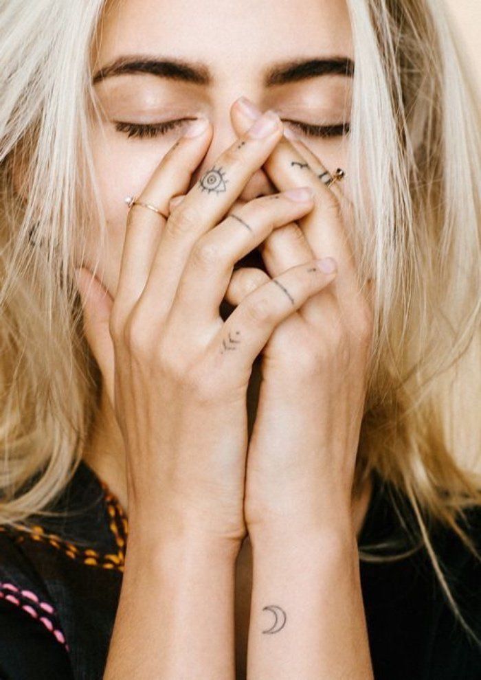 Tatuajes en Dedos para Mujer 25