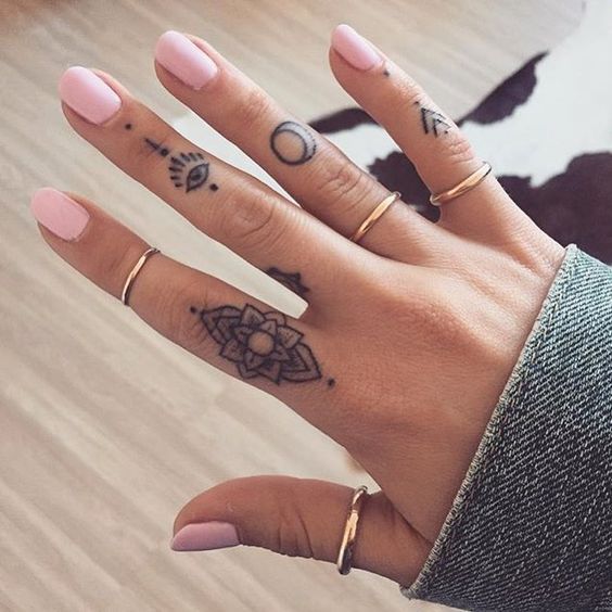 Tatuajes en Dedos para Mujer 24