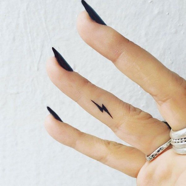 Tatuajes en Dedos para Mujer 13